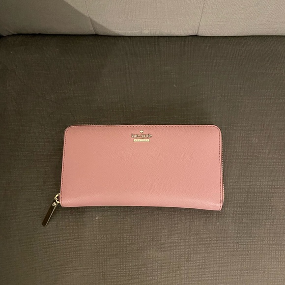 NWOT Kate Spade Wallet! - Picture 3 of 3